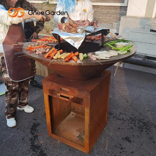 Churrasqueira em aço corten com depósito de toras para jardim ao ar livre